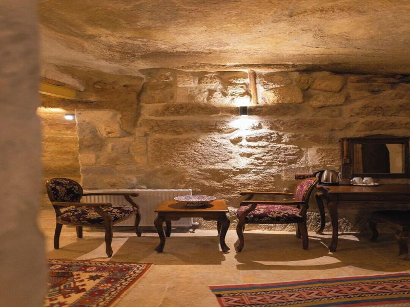Memory Cave House image