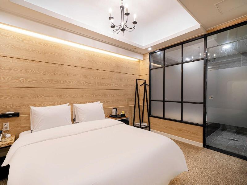 Hound Hotel Daeyeon image