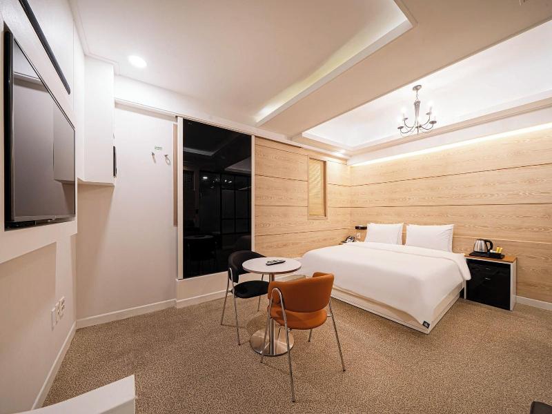 Hound Hotel Daeyeon image