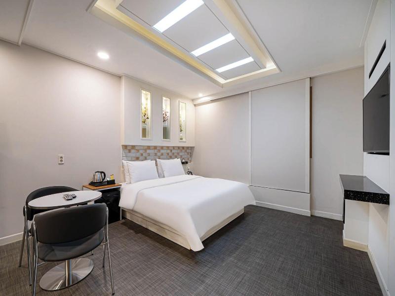 Hound Hotel Daeyeon image