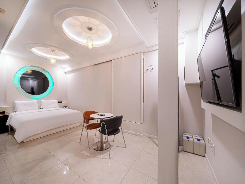 Hound Hotel Daeyeon image