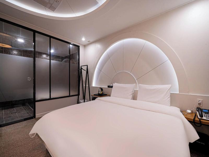 Hound Hotel Daeyeon image