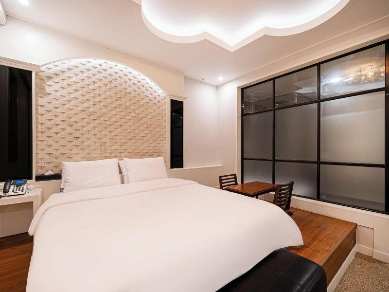 Hound Hotel Daeyeon image