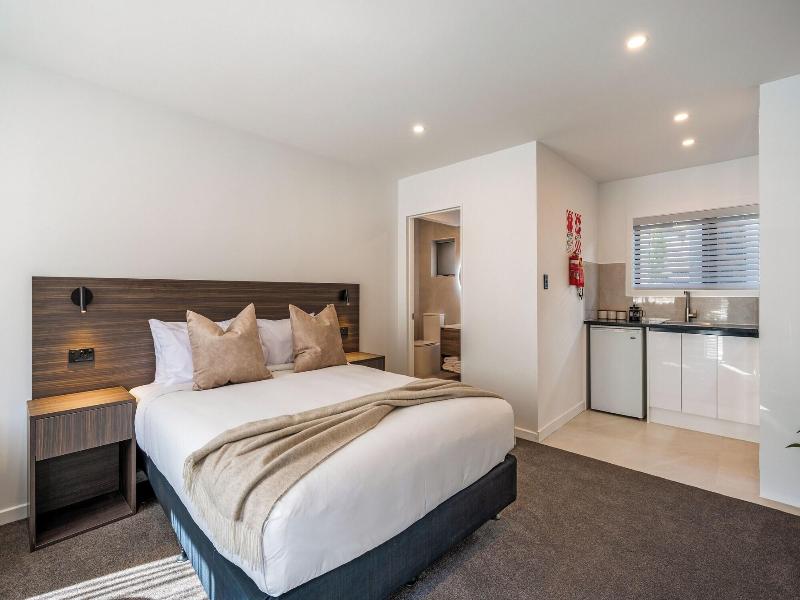 Luxe Suites And Apartments image