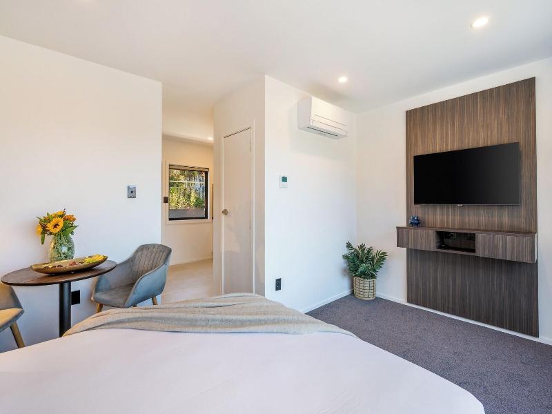 Luxe Suites And Apartments image