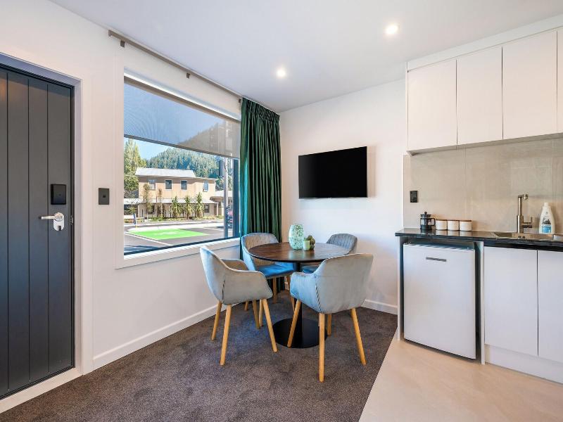 Luxe Suites And Apartments image