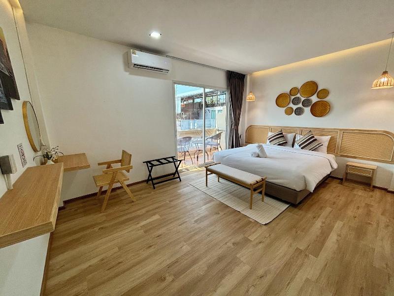 Charm Hostel At Pratumnak image
