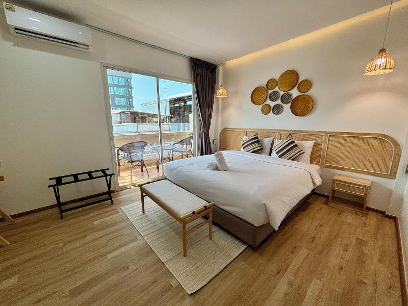 Charm Hostel At Pratumnak image