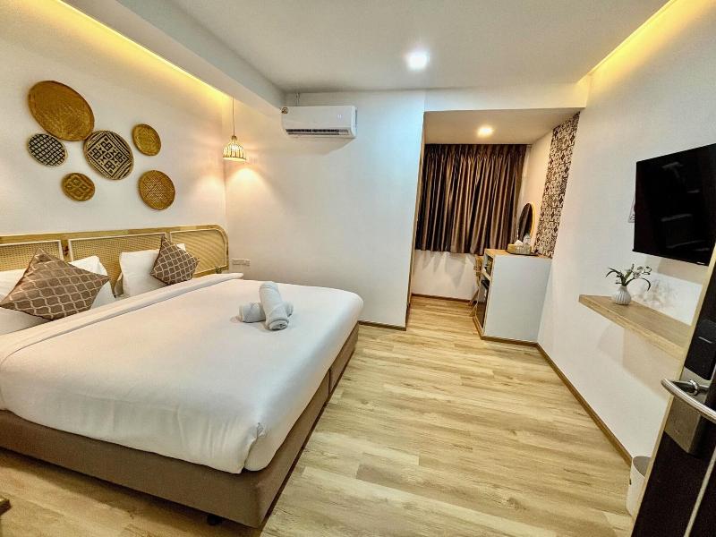 Charm Hostel At Pratumnak image