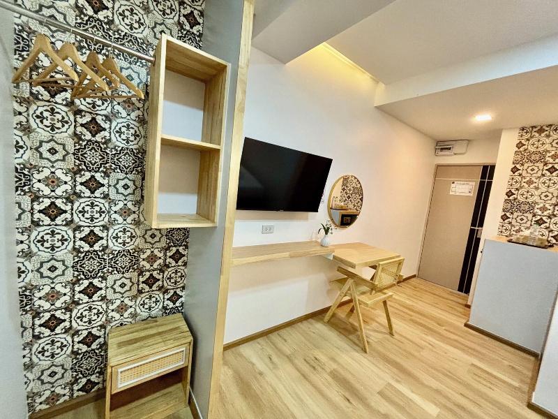 Charm Hostel At Pratumnak image