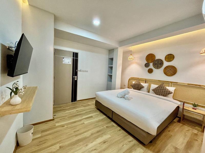 Charm Hostel At Pratumnak image