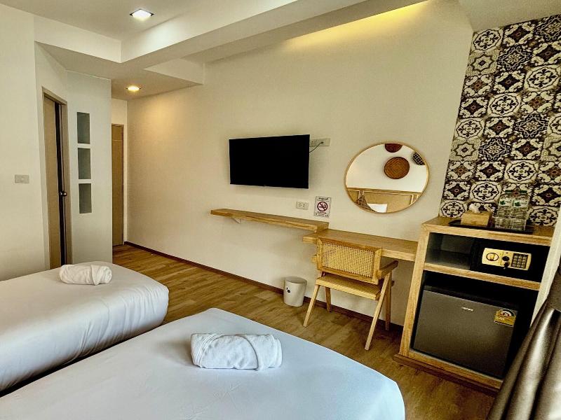 Charm Hostel At Pratumnak image