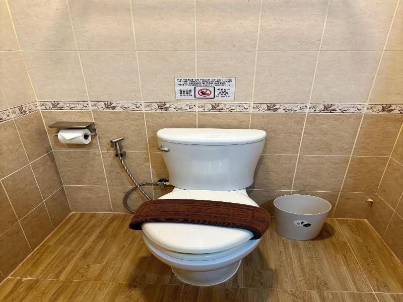 Charm Hostel At Pratumnak image