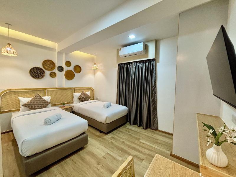 Charm Hostel At Pratumnak image