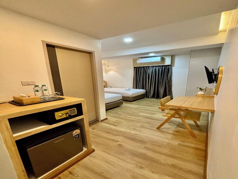 Charm Hostel At Pratumnak image