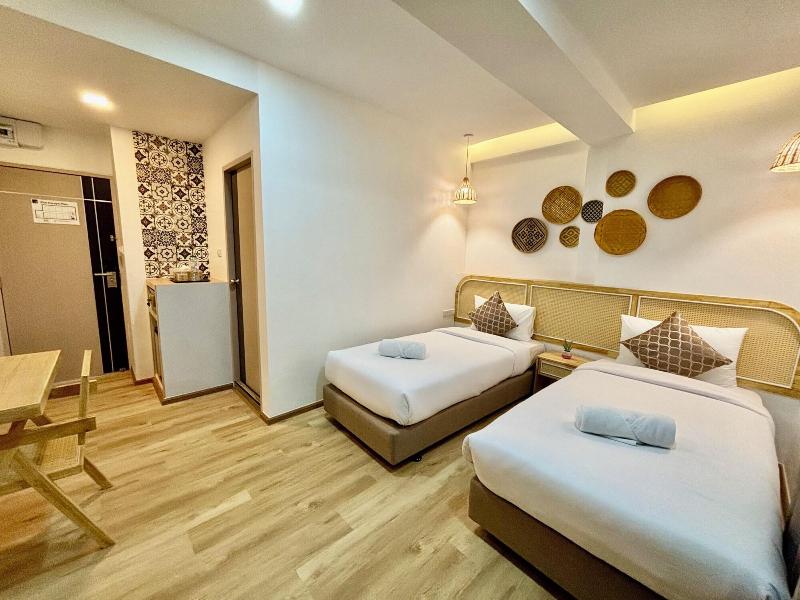 Charm Hostel At Pratumnak image