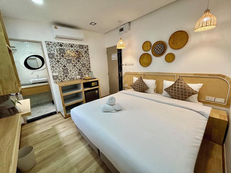 Charm Hostel At Pratumnak image