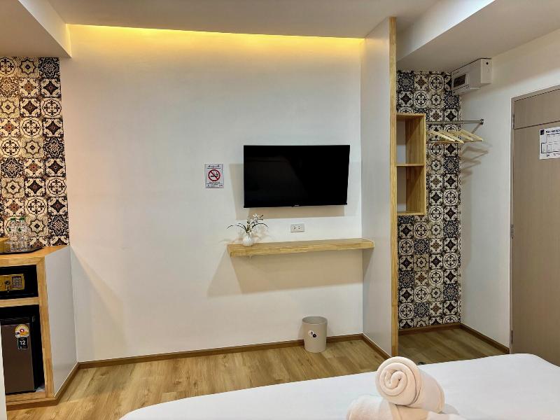 Charm Hostel At Pratumnak image