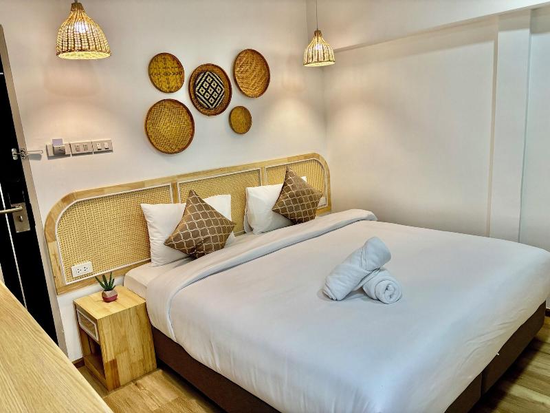Charm Hostel At Pratumnak image