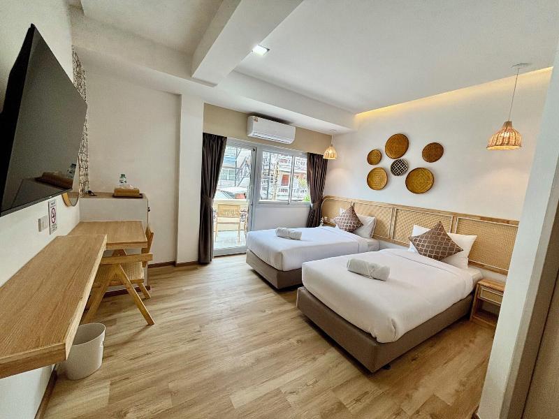 Charm Hostel At Pratumnak image