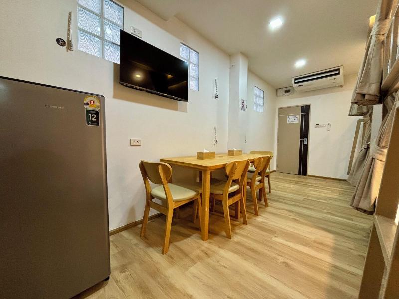 Charm Hostel At Pratumnak image