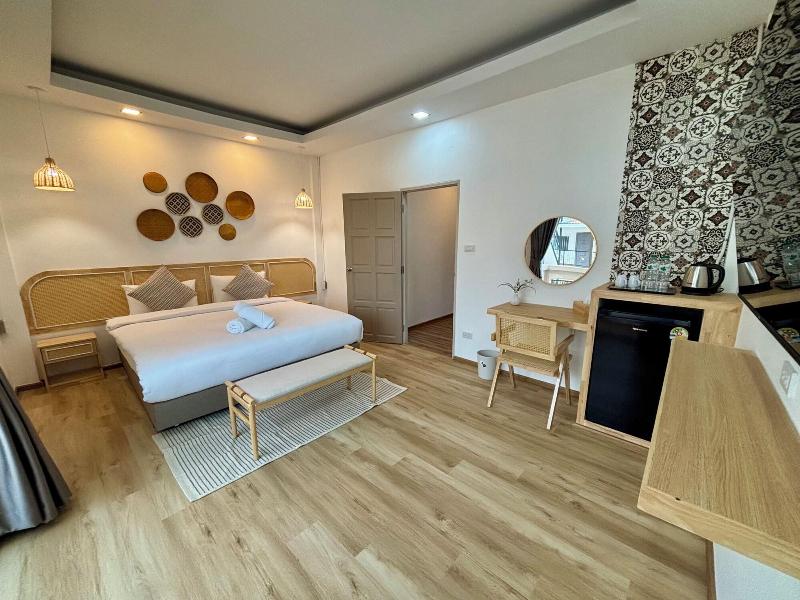 Charm Hostel At Pratumnak image