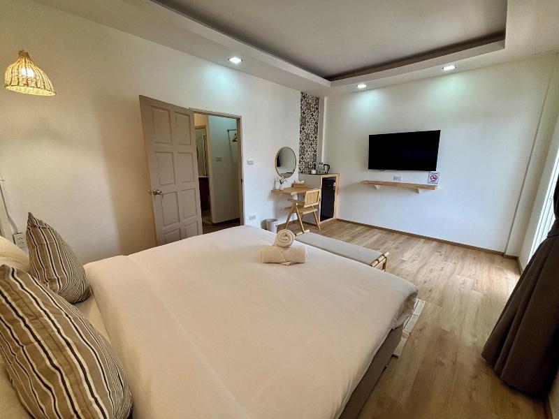 Charm Hostel At Pratumnak image