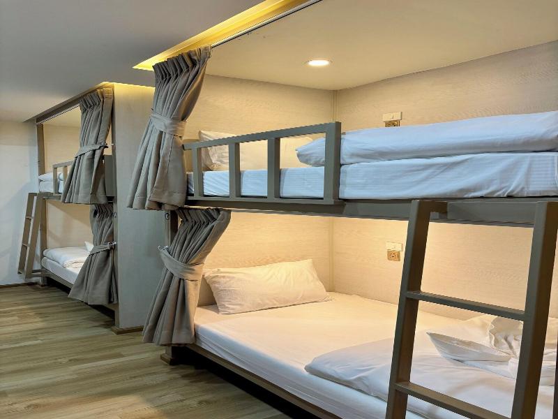 Charm Hostel At Pratumnak image