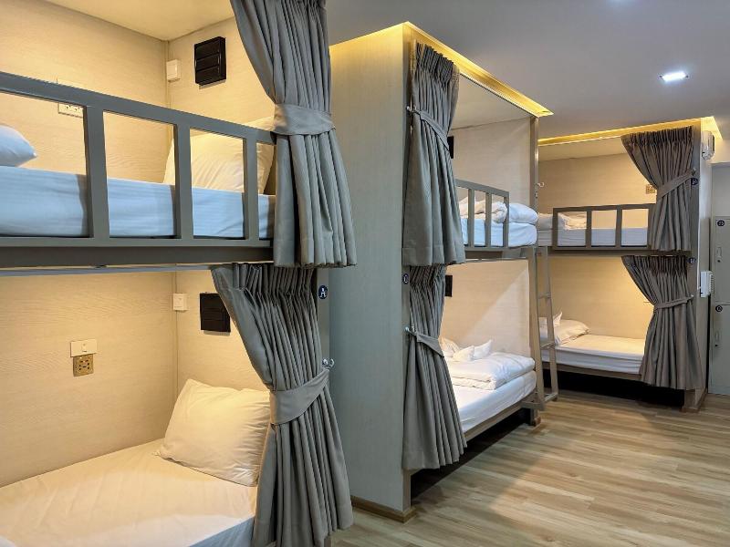 Charm Hostel At Pratumnak image