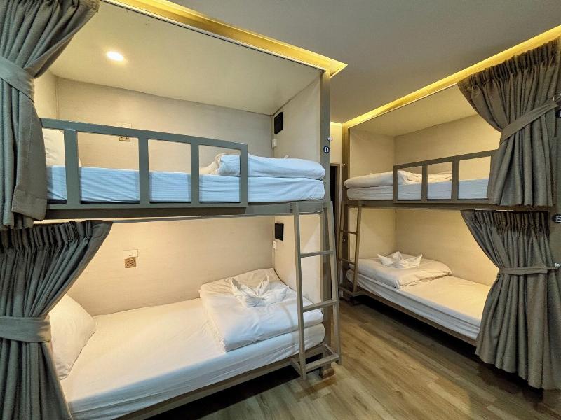 Charm Hostel At Pratumnak image