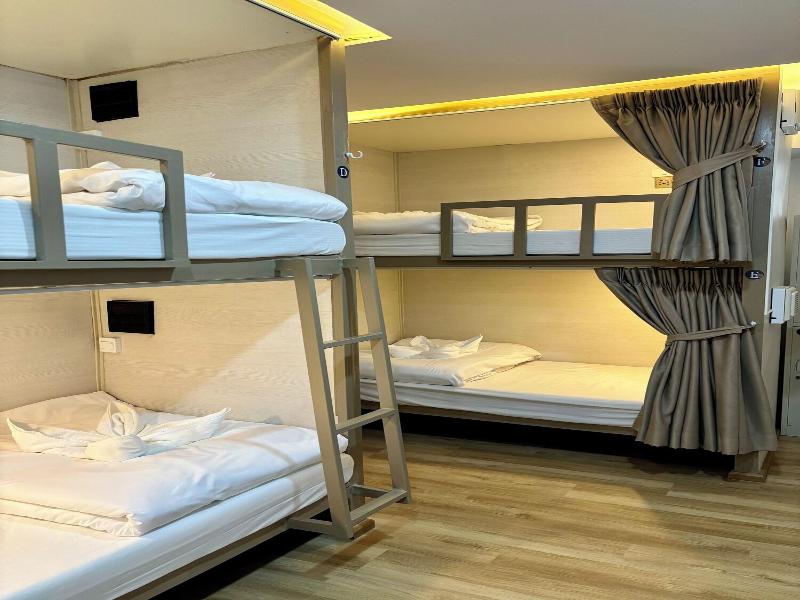 Charm Hostel At Pratumnak image