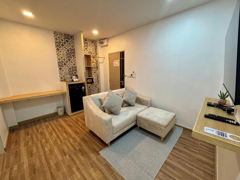 Charm Hostel At Pratumnak image