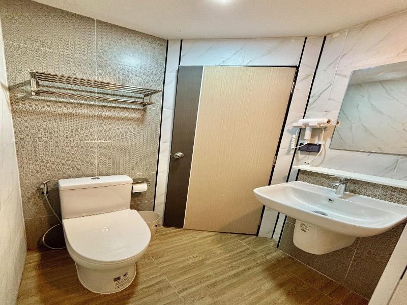 Charm Hostel At Pratumnak image