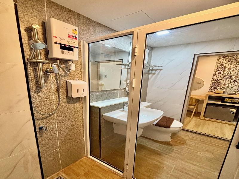 Charm Hostel At Pratumnak image