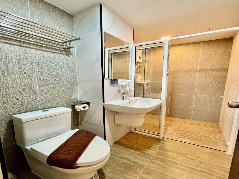 Charm Hostel At Pratumnak image