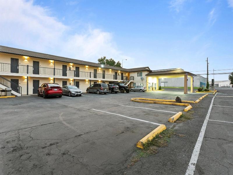 Quincy Inn And Suites