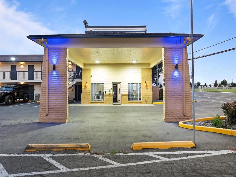 Quincy Inn And Suites