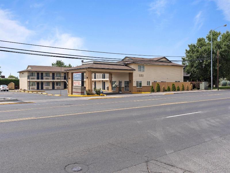 Quincy Inn And Suites