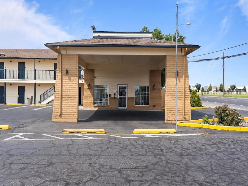 Quincy Inn And Suites