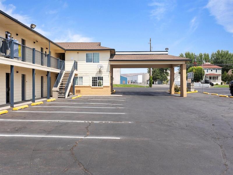 Quincy Inn And Suites