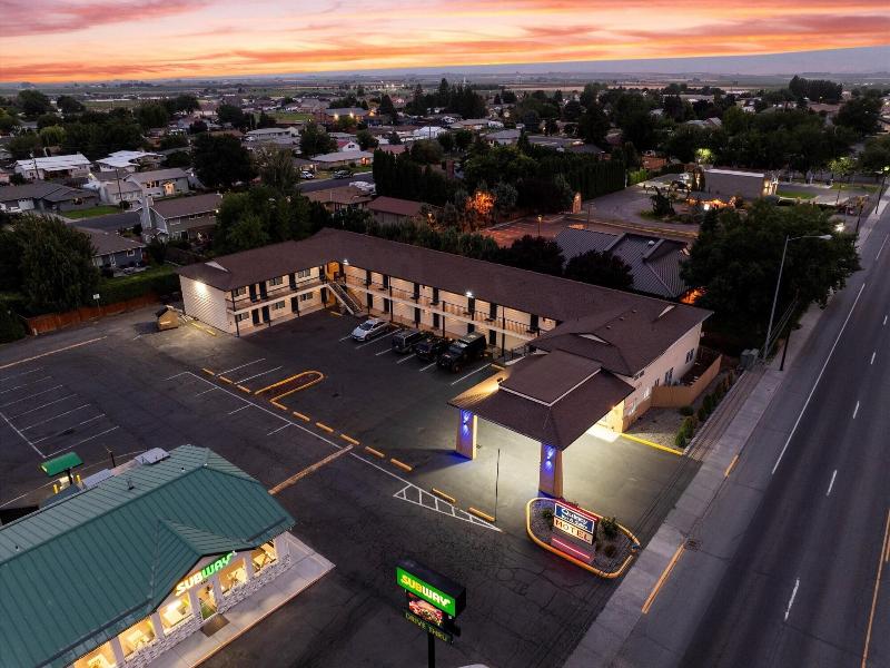 Quincy Inn And Suites