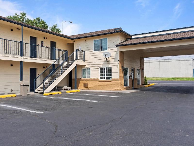 Quincy Inn And Suites