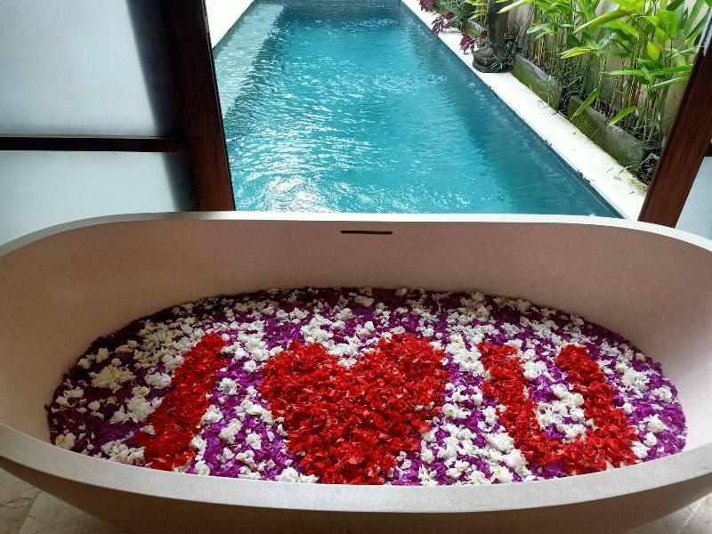 Beautiful Bali Villas - 6 Mins Walk To The Beach image