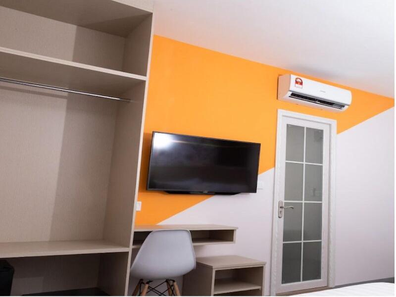 The Crown Hotel Klia image