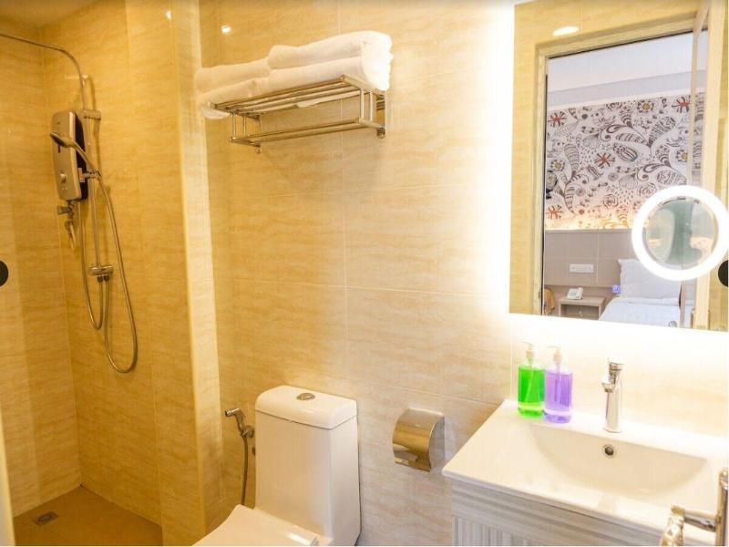 The Crown Hotel Klia image