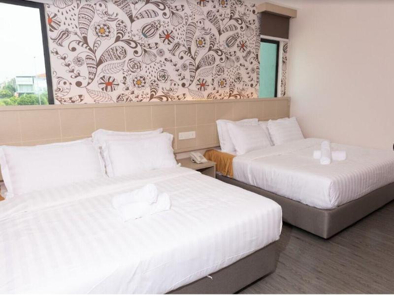 The Crown Hotel Klia image