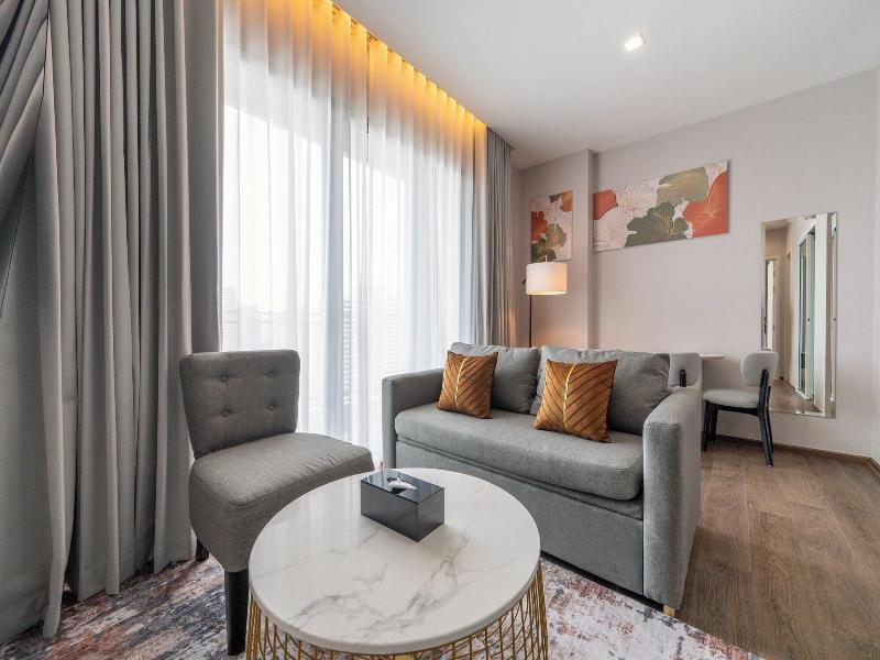 The Rich Grand Residence Sukhumvit image