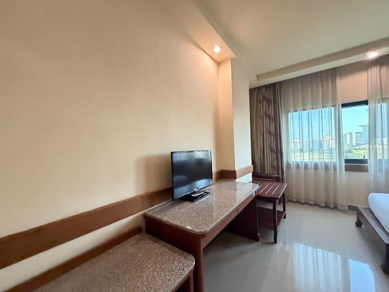 Sunday Grand Jomtien Pattaya image
