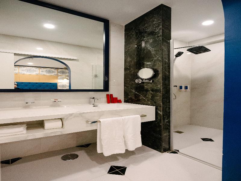 Monicca Collection Oura View Suites image
