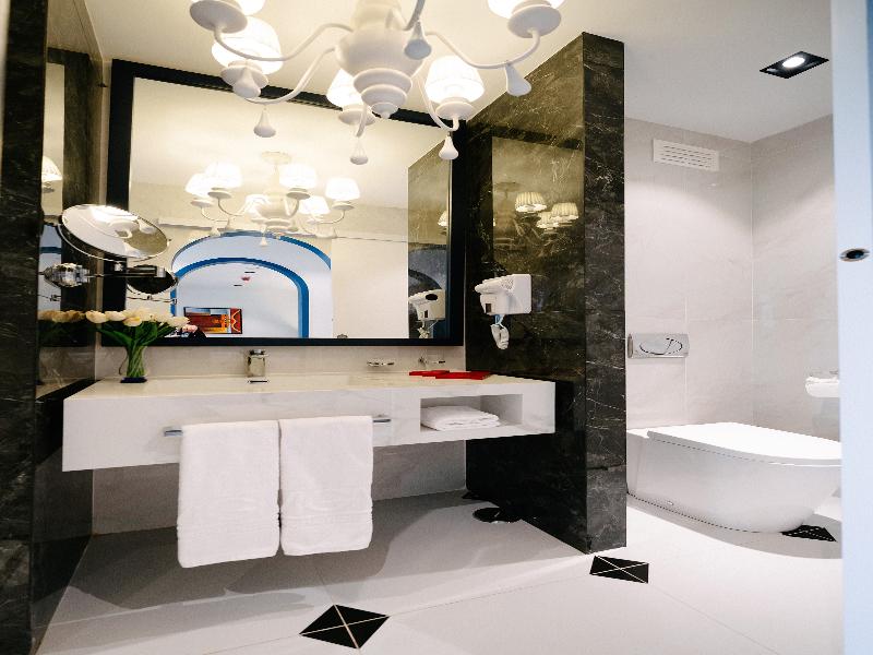 Monicca Collection Oura View Suites image